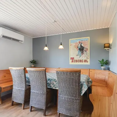 Three-bedroom In Semesterbostad